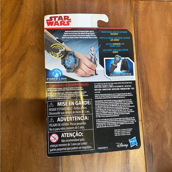 Star Wars Rey Force Link Action
Figure, NIB - Picture 4 of 4